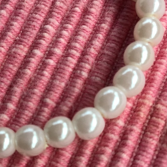 New White Satin Faux Pearl Bracelet Gold Tone Clasp by Richelieu  - Picture 2 of 9